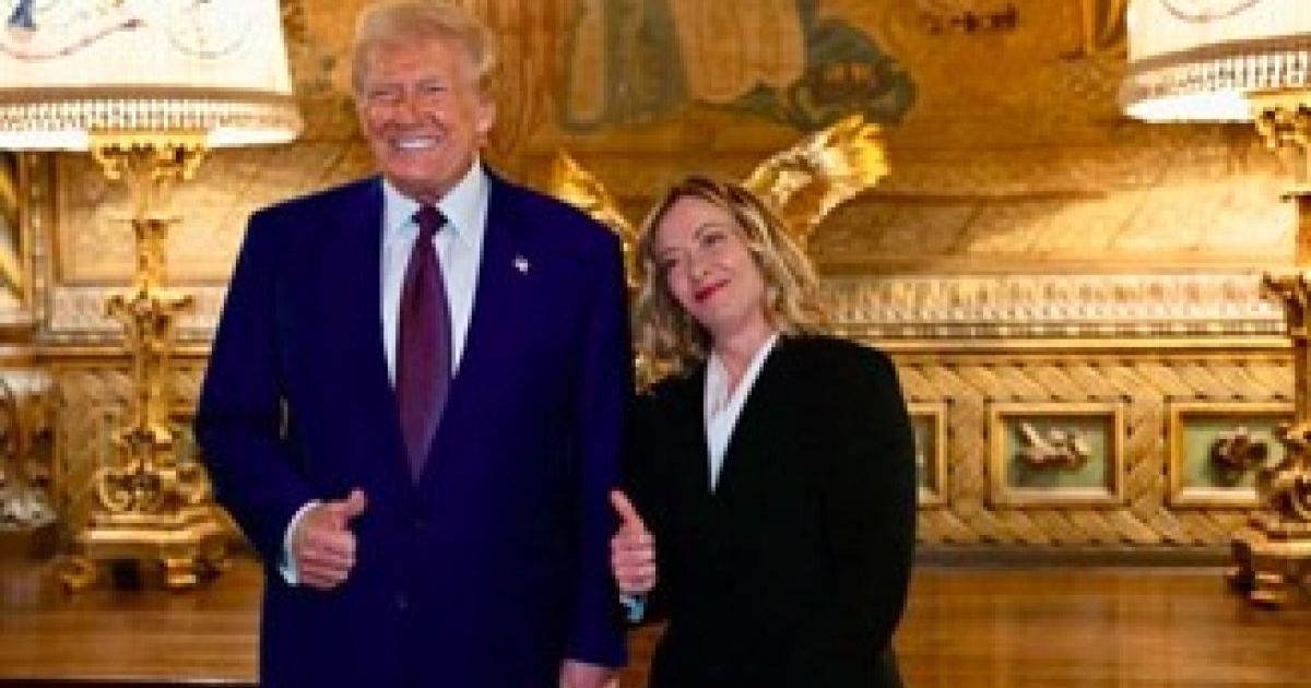 El presidente electo Donald Trump con la primera ministra italiana Giorgia Meloni en Mar-a-Lago, Florida, el sábado 4 de enero de 2024.